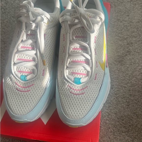 Nike Air Max White and Aqua Sneakers - Picture 3 of 4